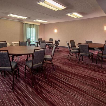 Courtyard By Marriott Rockville Exterior photo