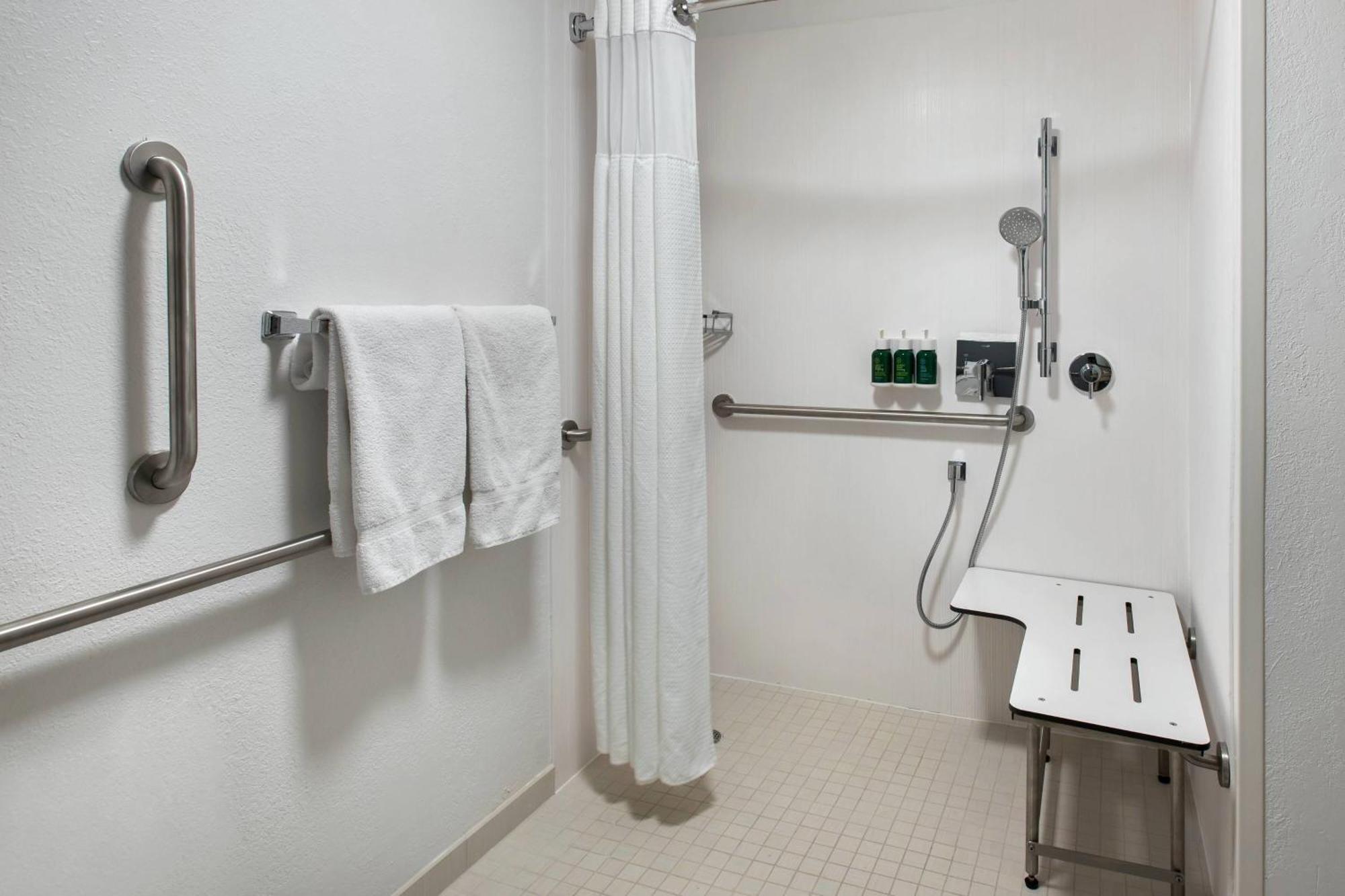 Courtyard By Marriott Rockville Exterior photo
