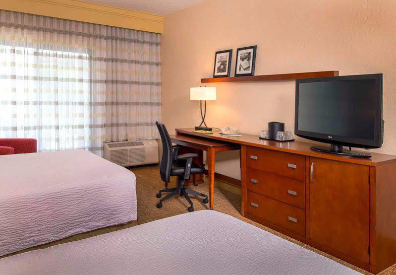 Courtyard By Marriott Rockville Exterior photo